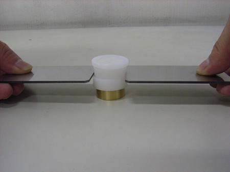 試料ホルダーリングの取り外し